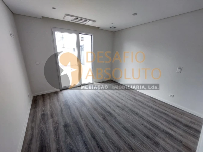 Moradia T4 para Venda em Fernao Ferro Foto 15