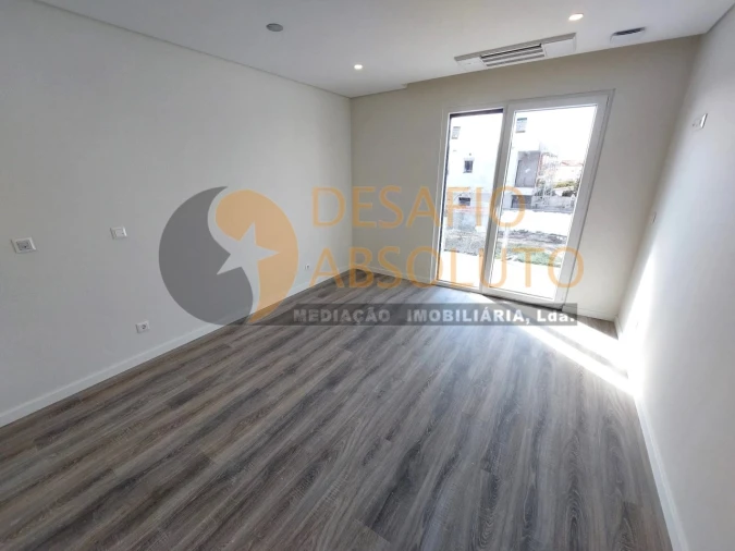 Moradia T4 para Venda em Fernao Ferro Foto 27