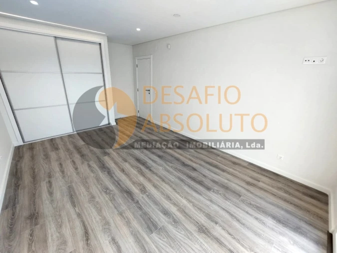 Moradia T4 para Venda em Fernao Ferro Foto 29