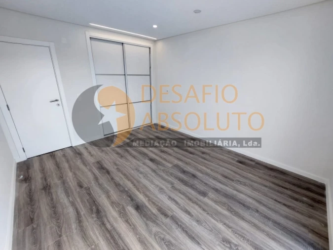 Moradia T4 para Venda em Fernao Ferro Foto 30