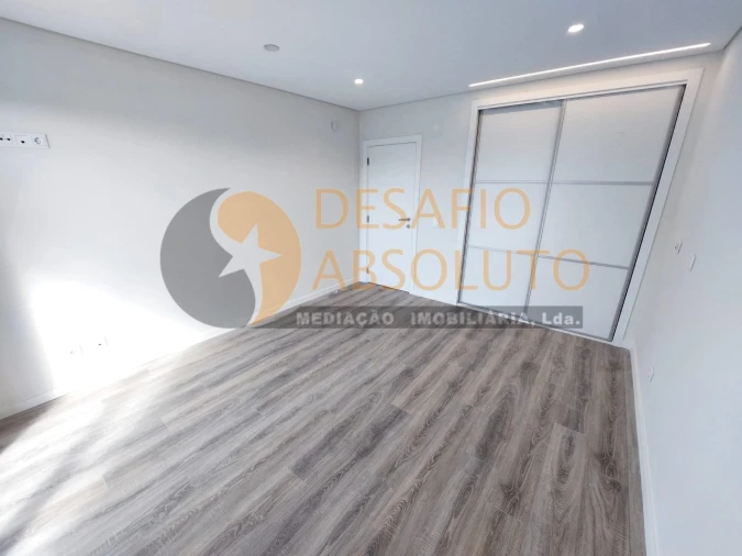 Moradia T4 para Venda em Fernao Ferro Foto 31