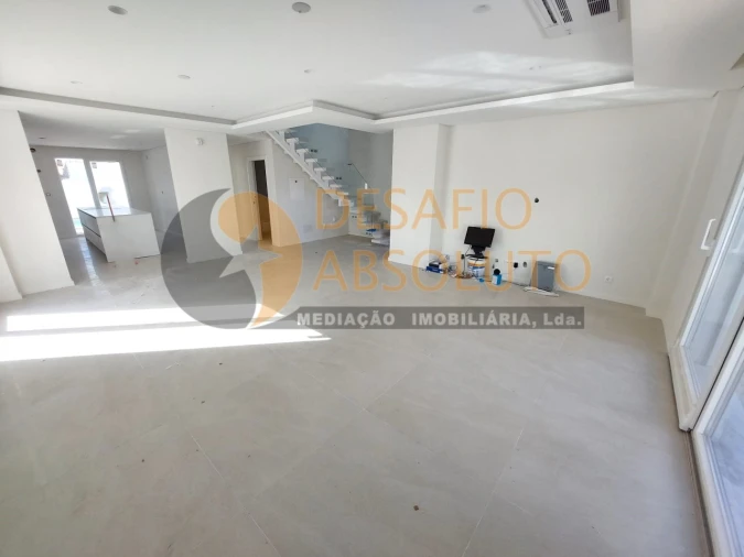 Moradia T4 para Venda em Fernao Ferro Foto 12