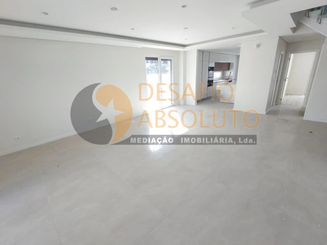 Moradia T4 para Venda em Fernao Ferro Foto 13