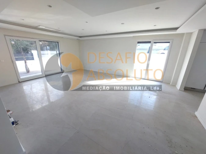 Moradia T4 para Venda em Fernao Ferro Foto 14