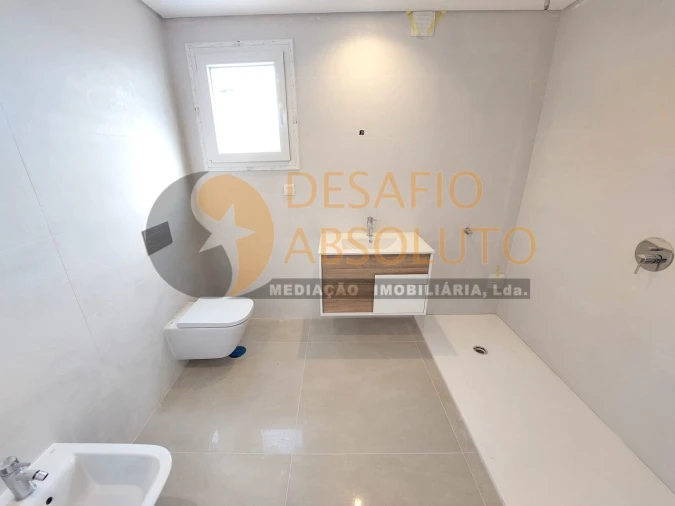 Moradia T4 para Venda em Fernao Ferro Foto 32