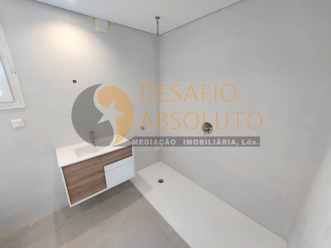 Moradia T4 para Venda em Fernao Ferro Foto 33