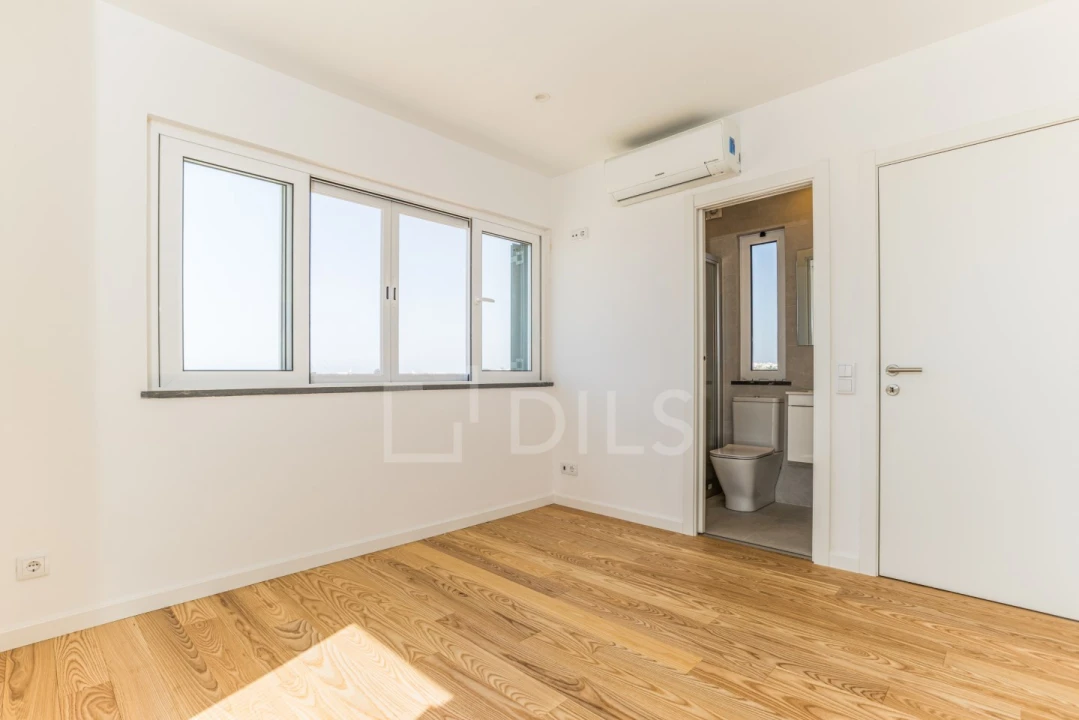 Moradia T2 para Venda em Faro (Sé e São Pedro) Foto 5