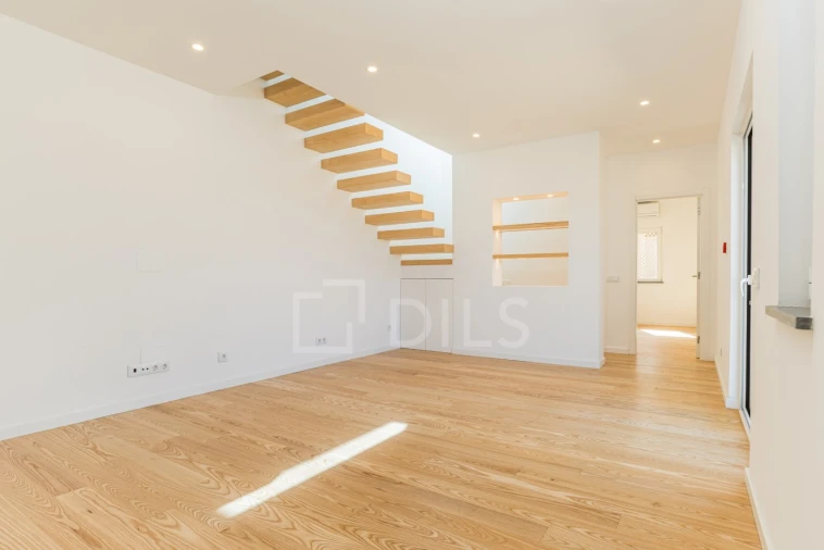 Moradia T2 para Venda em Faro (Sé e São Pedro) Foto 2