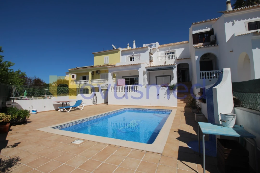 Moradia T4 para Venda em Albufeira e Olhos de Água Foto 1