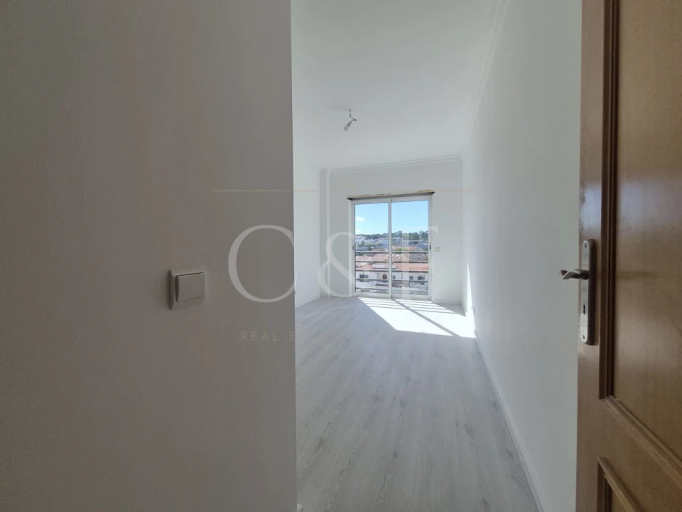Apartamento T2 para Venda em Laranjeiro e Feijó Foto 4