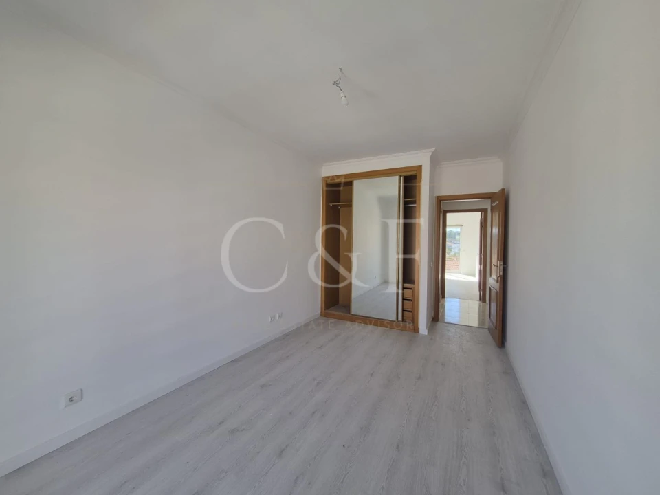 Apartamento T2 para Venda em Laranjeiro e Feijó Foto 7
