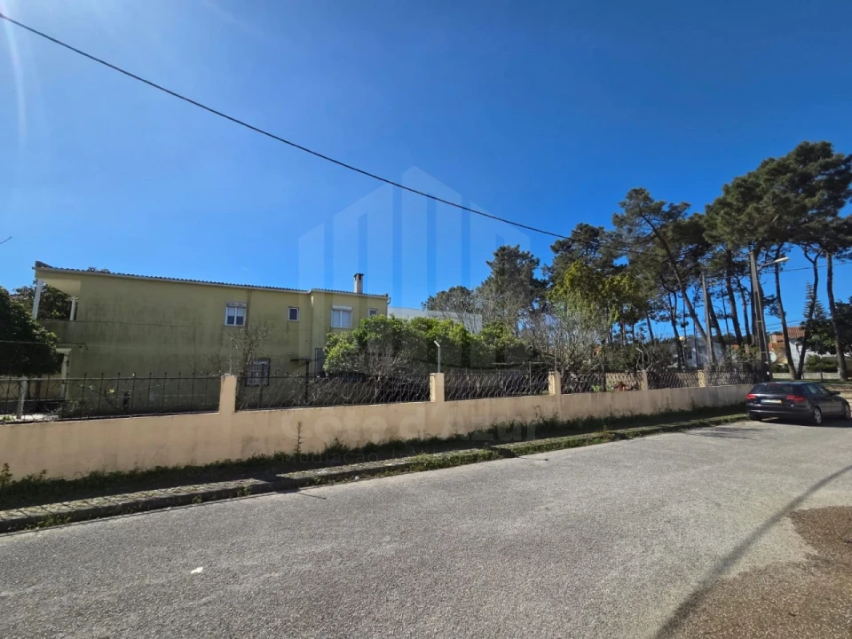 Terreno para Venda em Charneca de Caparica e Sobreda Foto 3