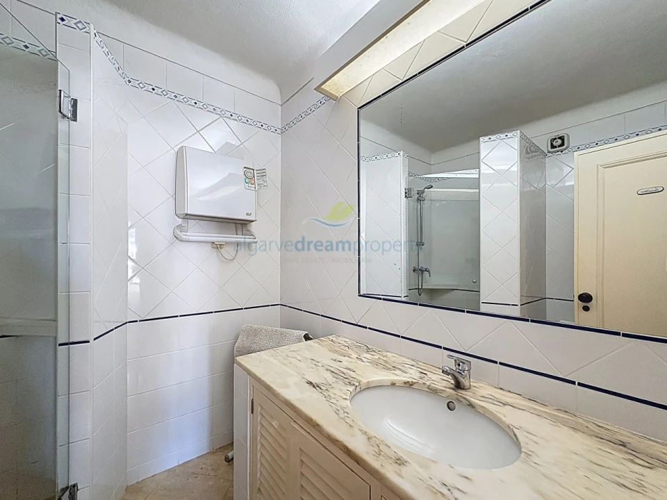 Apartamento T2 para Venda em Albufeira e Olhos de Água Foto 19