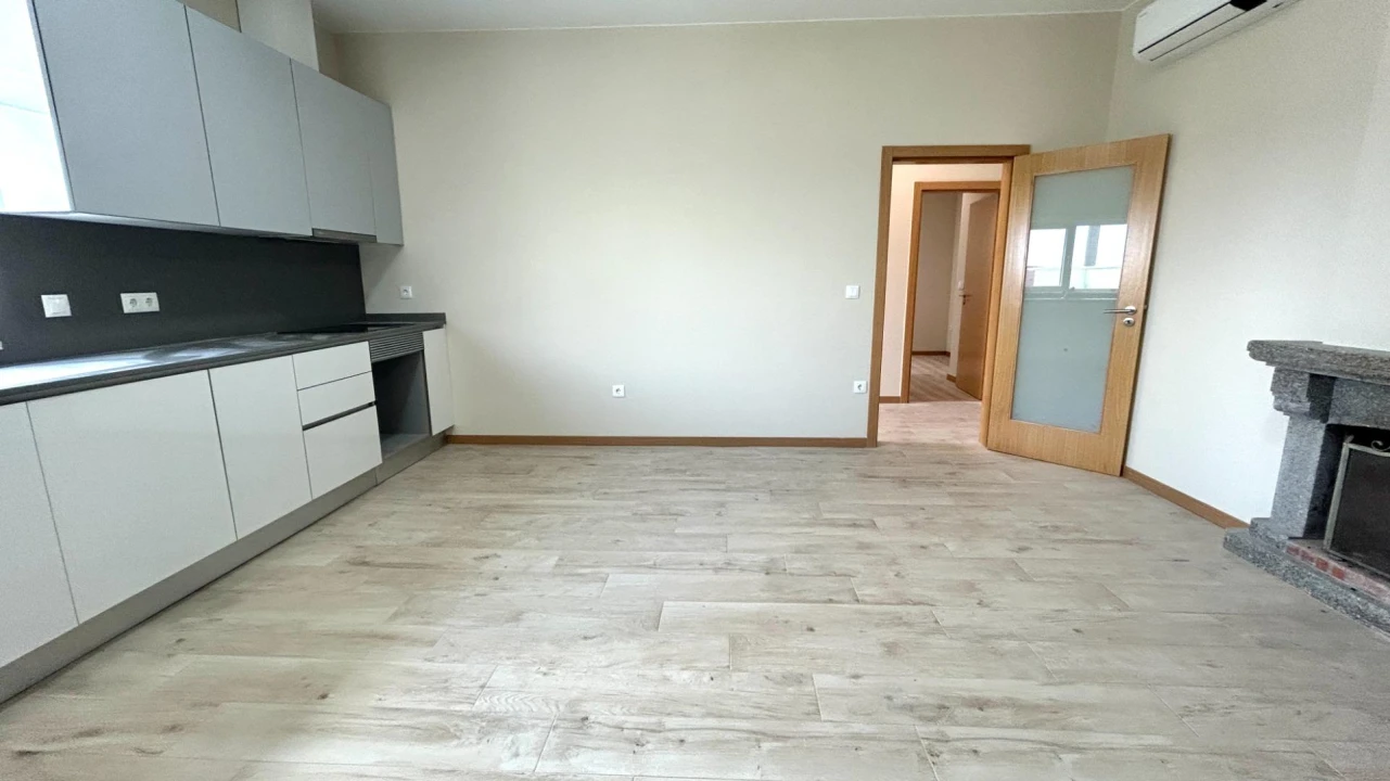 Apartamento T2 para Venda em Cavernães Foto 2