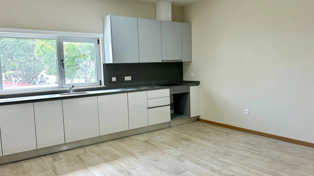 Apartamento T2 para Venda em Cavernães Foto 4