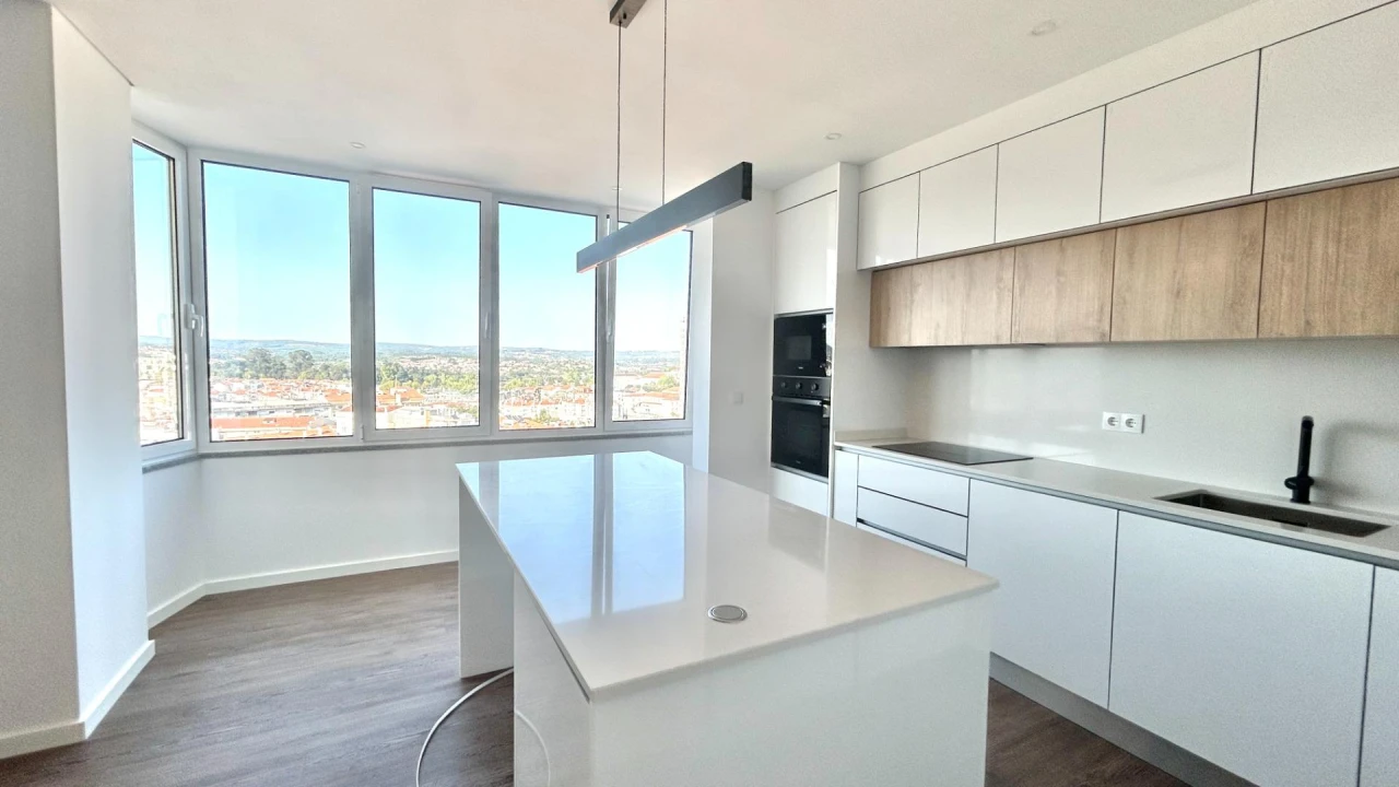 Apartamento T4 para Venda em Viseu Foto 1