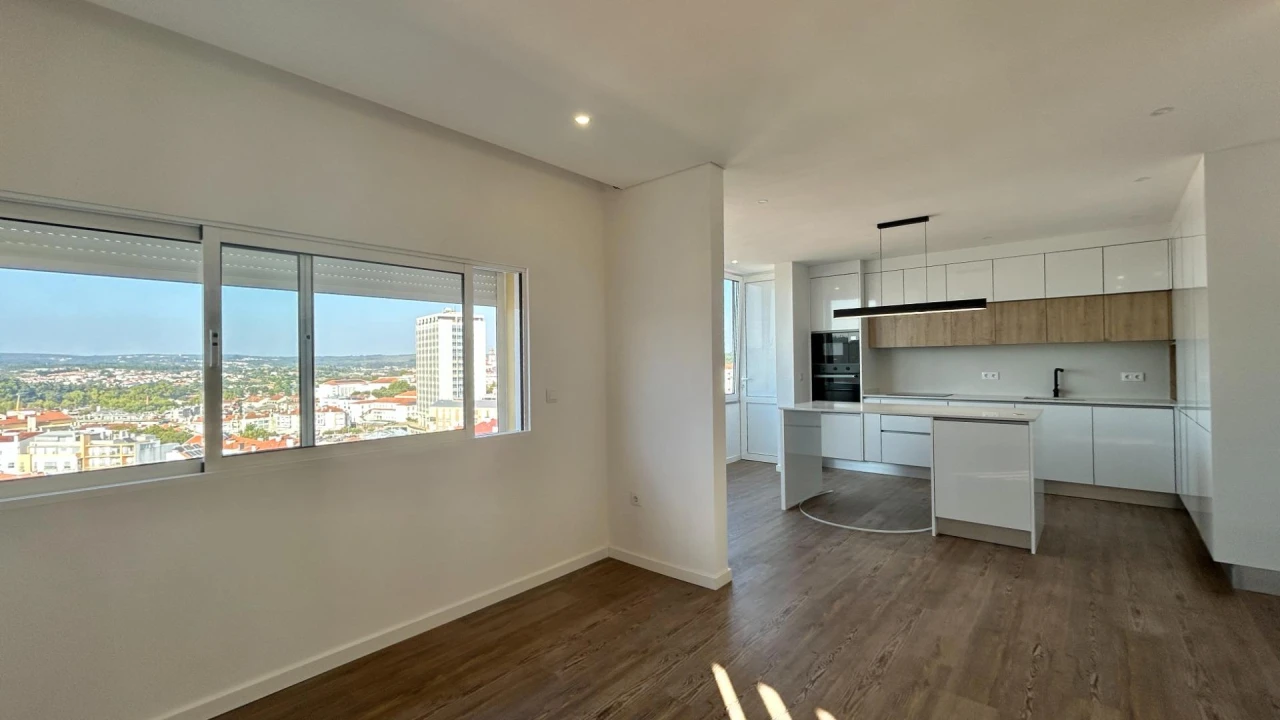 Apartamento T4 para Venda em Viseu Foto 3