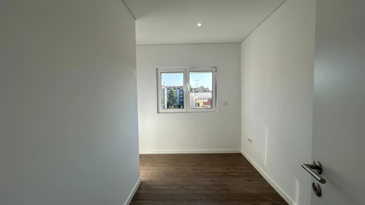 Apartamento T4 para Venda em Viseu Foto 8