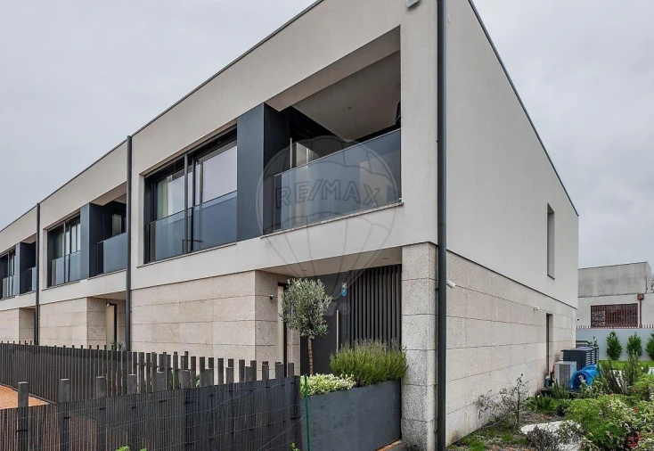 Moradia T4 para Venda em Matosinhos e Leça da Palmeira Foto 11