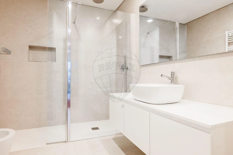 Moradia T4 para Venda em Matosinhos e Leça da Palmeira Foto 6