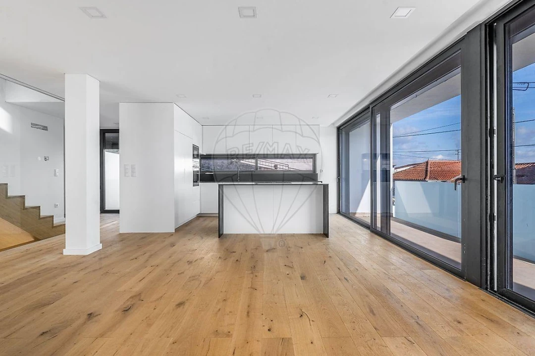 Moradia T4 para Venda em Brufe Foto 1