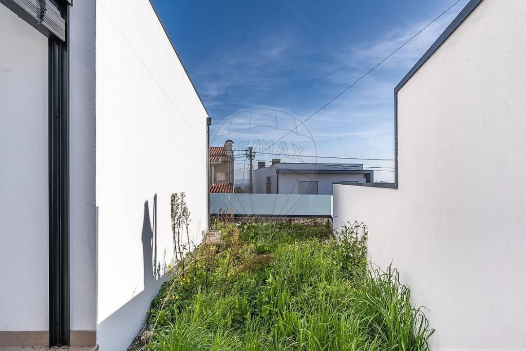 Moradia T4 para Venda em Brufe Foto 11