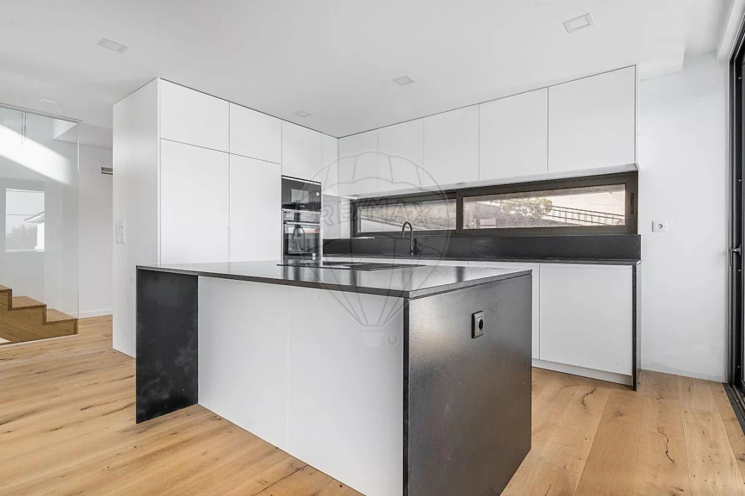 Moradia T4 para Venda em Brufe Foto 2