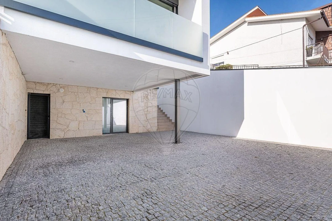 Moradia T4 para Venda em Brufe Foto 22