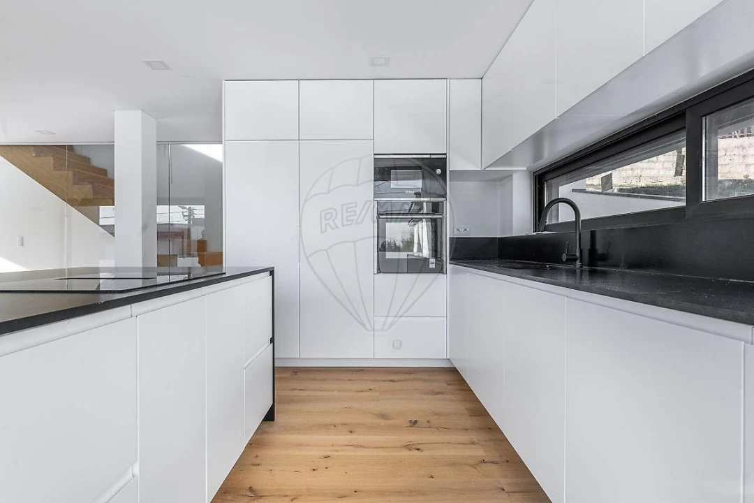 Moradia T4 para Venda em Brufe Foto 24