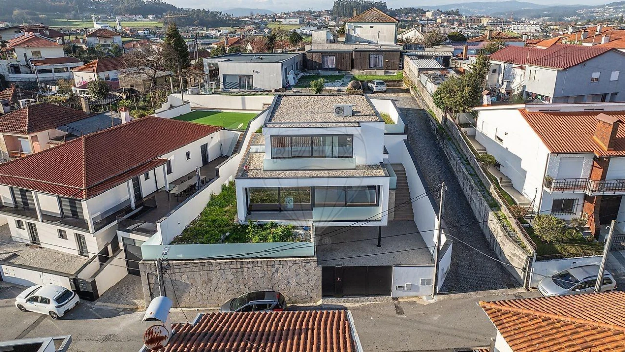 Moradia T4 para Venda em Brufe Foto 33