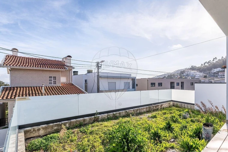 Moradia T4 para Venda em Brufe Foto 10