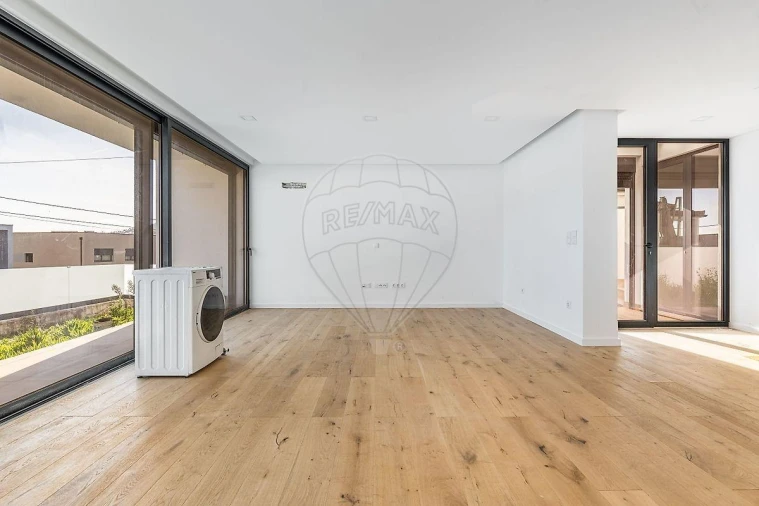 Moradia T4 para Venda em Brufe Foto 15