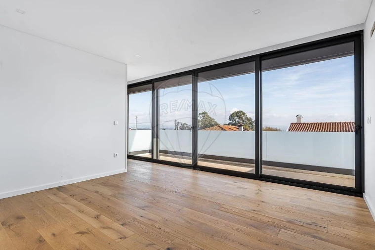 Moradia T4 para Venda em Brufe Foto 21