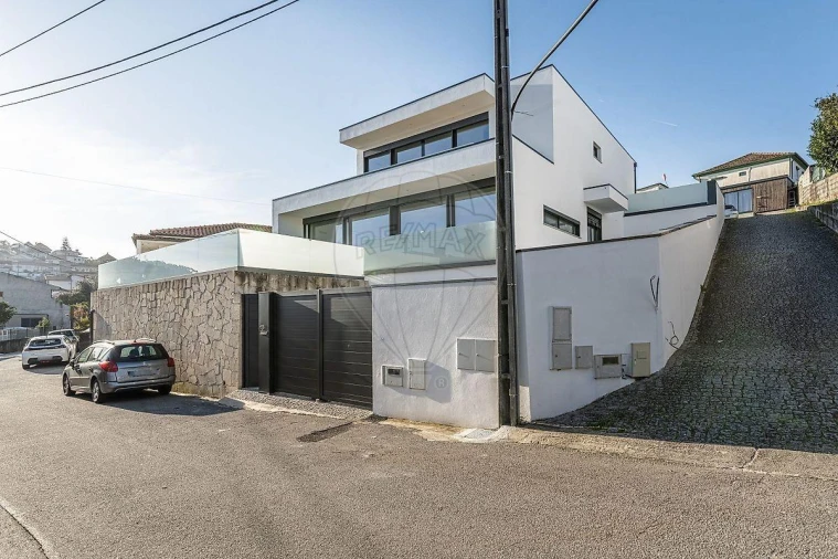 Moradia T4 para Venda em Brufe Foto 26