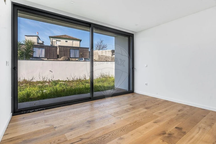 Moradia T4 para Venda em Brufe Foto 4