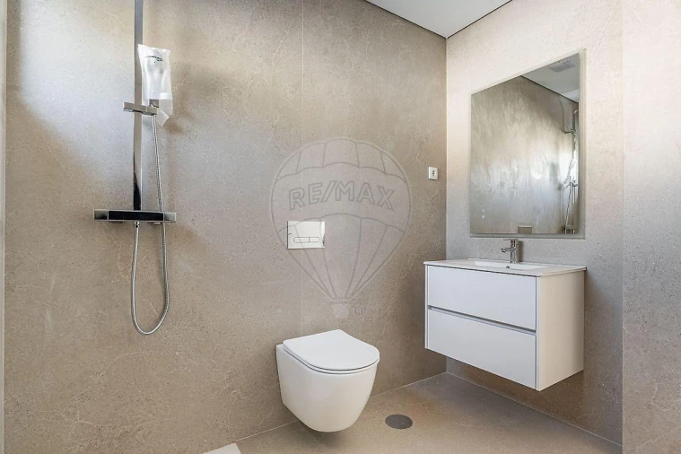 Moradia T4 para Venda em Brufe Foto 8