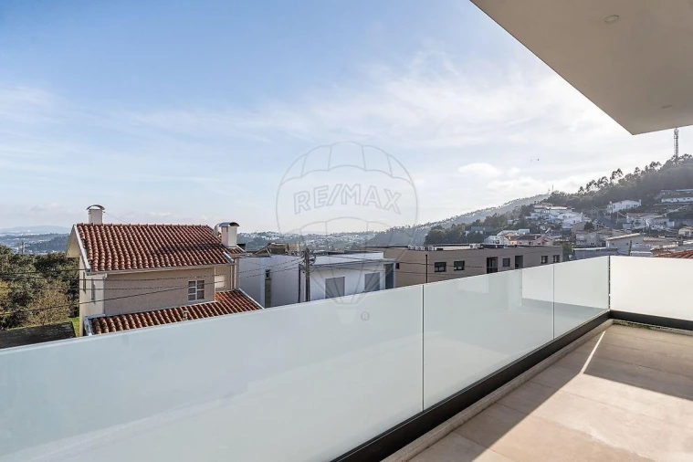 Moradia T4 para Venda em Brufe Foto 30