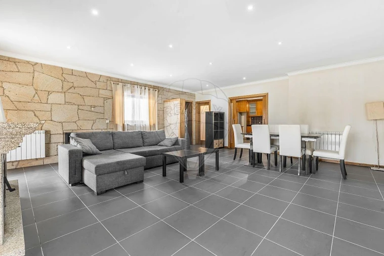 Moradia T4 para Venda em Carvalheira Foto 21