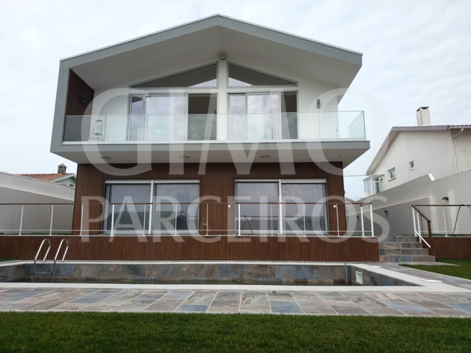 Moradia T5 para Venda em Gafanha da Encarnação Foto 1