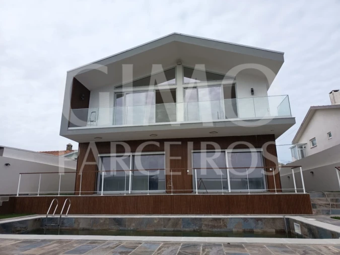 Moradia T5 para Venda em Gafanha da Encarnação Foto 2