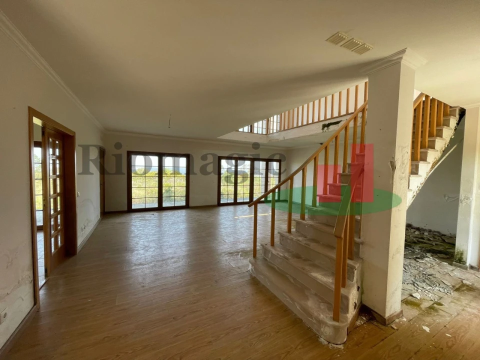 Moradia T4 para Venda em Barrio Foto 8