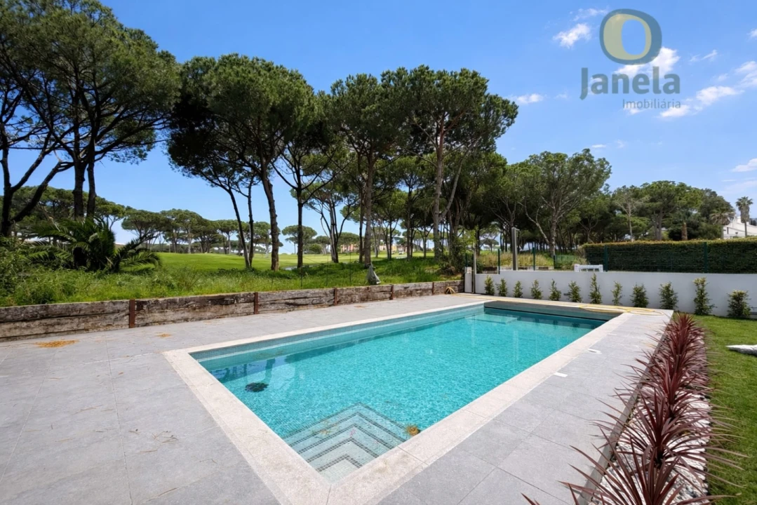 Moradia T4 para Venda em Quarteira Foto 2