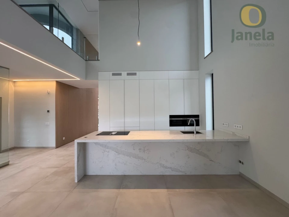 Moradia T4 para Venda em Quarteira Foto 23