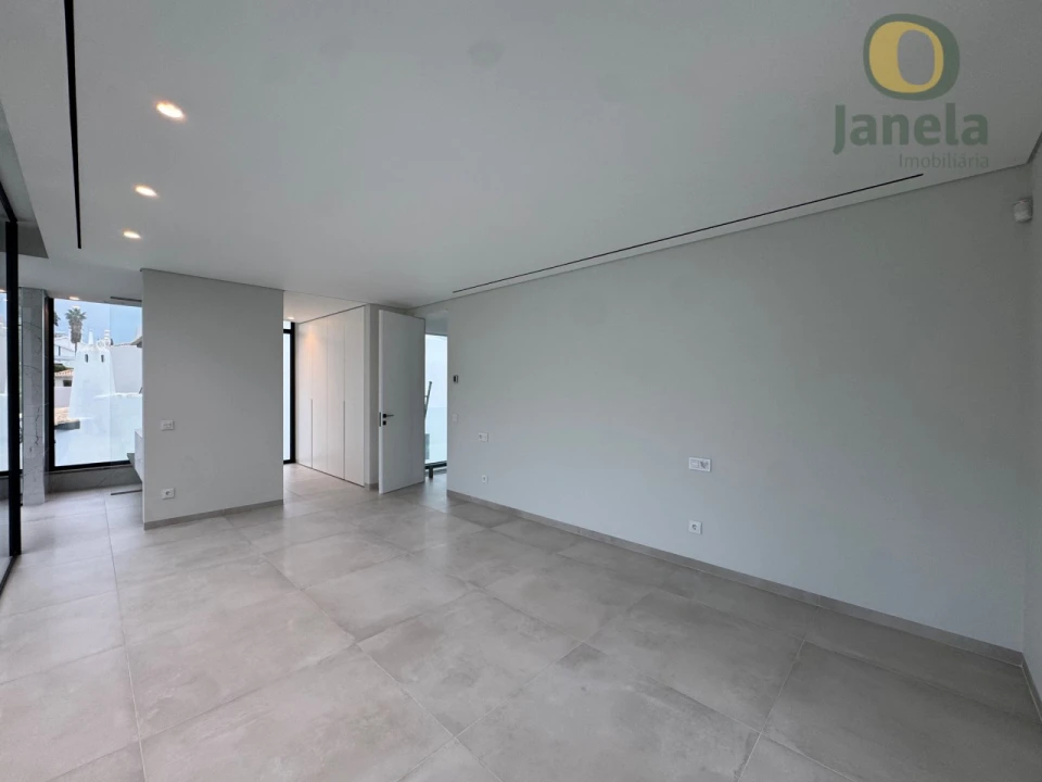 Moradia T4 para Venda em Quarteira Foto 27