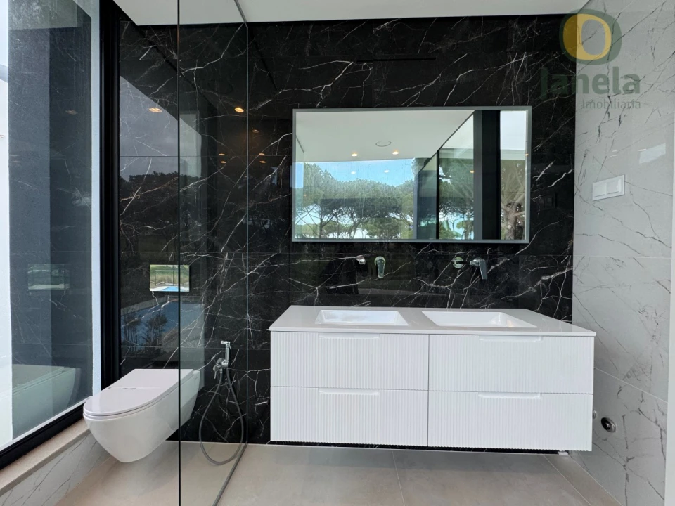 Moradia T4 para Venda em Quarteira Foto 34