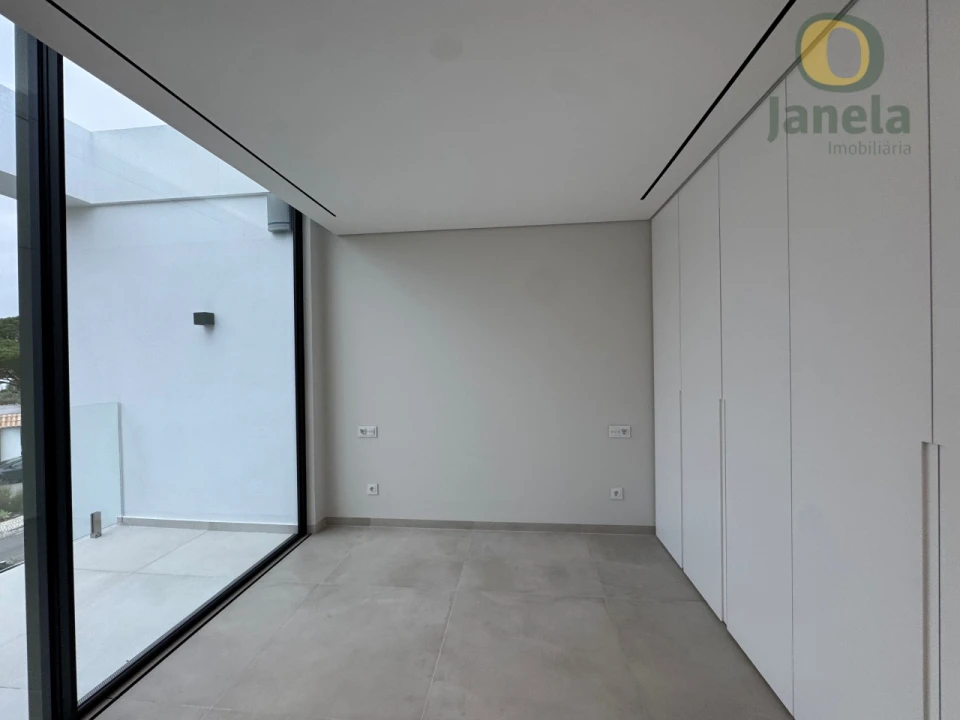 Moradia T4 para Venda em Quarteira Foto 36