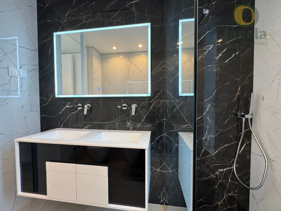 Moradia T4 para Venda em Quarteira Foto 37