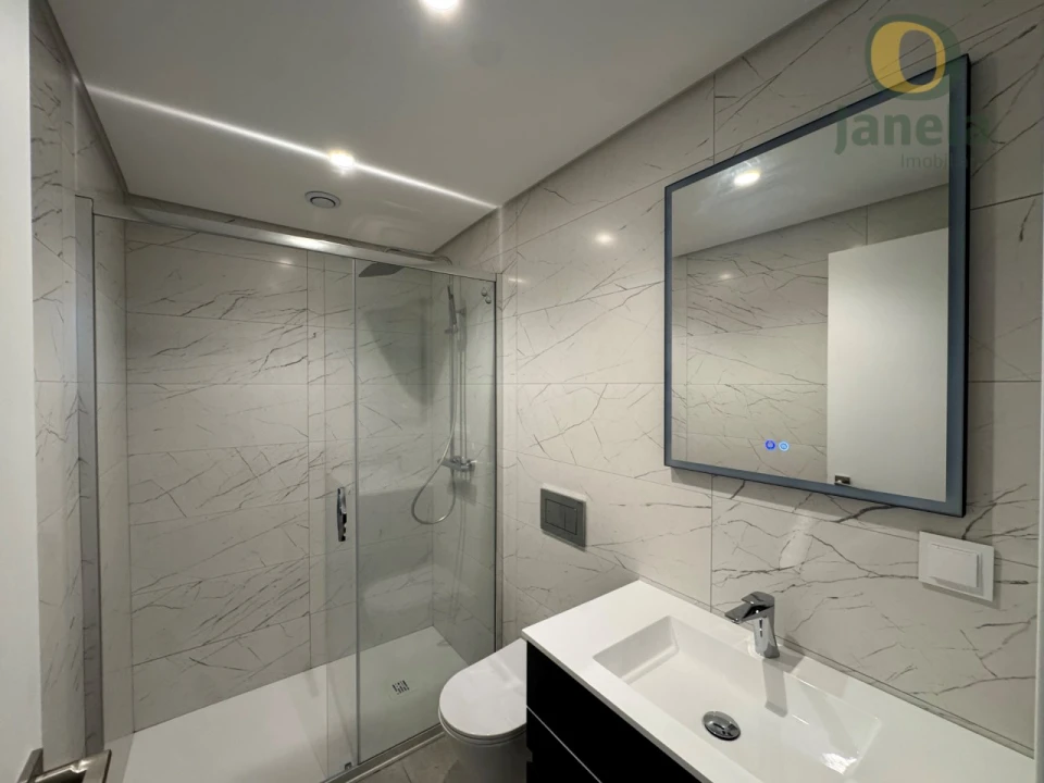 Moradia T4 para Venda em Quarteira Foto 54