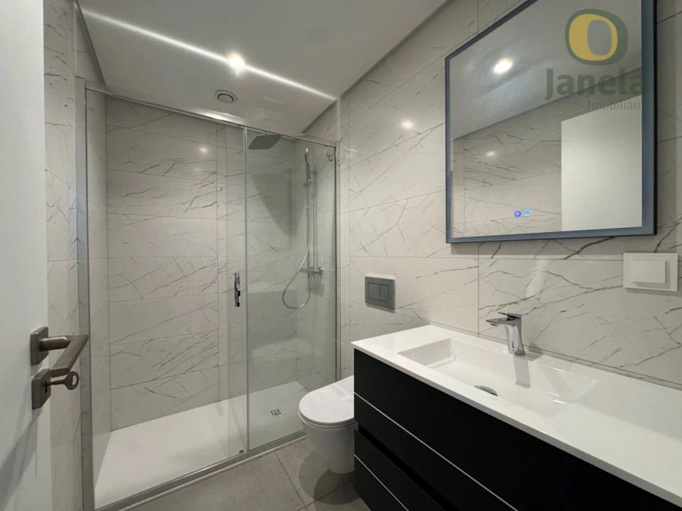 Moradia T4 para Venda em Quarteira Foto 55