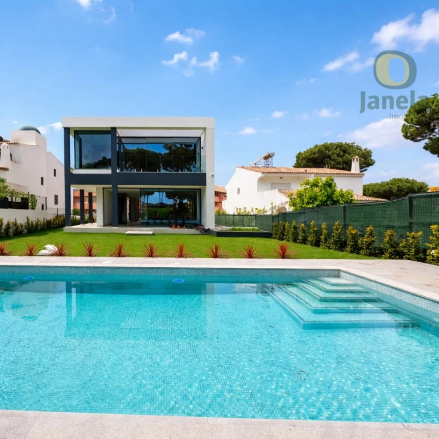 Moradia T4 para Venda em Quarteira Foto 1